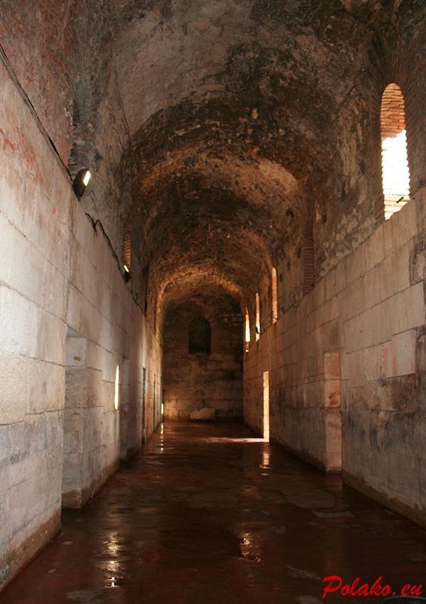 Podziemia pałacu Dioklecjana