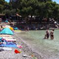 Plaża Slanica na wyspie Murter - piasek czy kamienie?